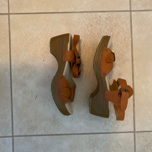 Dansko Sanita Clog Sandal Cognac/Tan  Size 7 (EU 37) - Picture 4 of 6